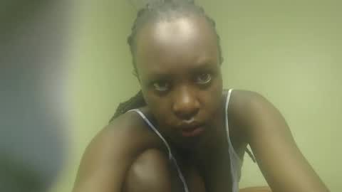 Snapshot of sweet69petyte chatting on 01.26.25 Petite Queen online show from 01.26.25