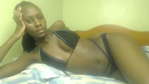 Snapshot of sweet69petyte chatting on 01.27.25 Petite Queen online show from 01.27.25