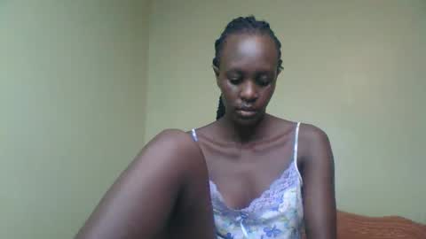 Snapshot of sweet69petyte chatting on 01.27.25 Petite Queen online show from 01.27.25