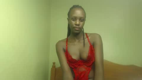Snapshot of sweet69petyte chatting on 01.28.25 Petite Queen online show from 01.28.25