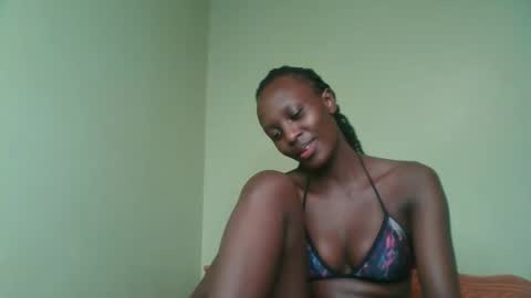 Snapshot of sweet69petyte chatting on 02.01.25 Petite Queen online show from 02.01.25