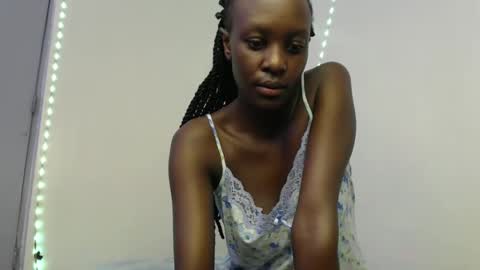Snapshot of sweet69petyte chatting on 02.06.25 Petite Queen online show from 02.06.25