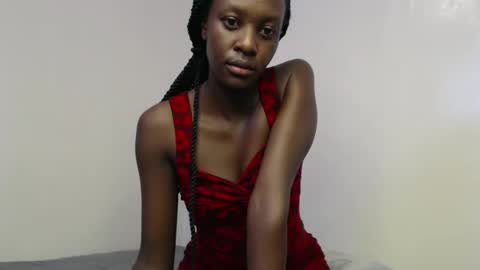 Snapshot of sweet69petyte chatting on 02.09.25 Petite Queen online show from 02.09.25