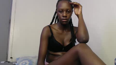 Snapshot of sweet69petyte chatting on 02.10.25 Petite Queen online show from 02.10.25