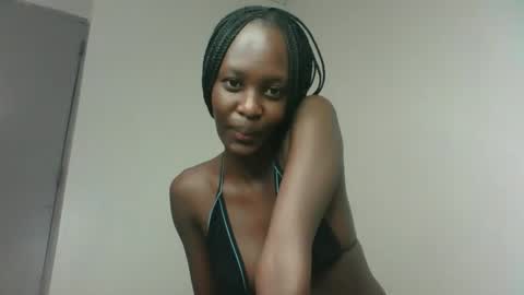 Snapshot of sweet69petyte chatting on 03.02.25 Petite Queen online show from 03.02.25