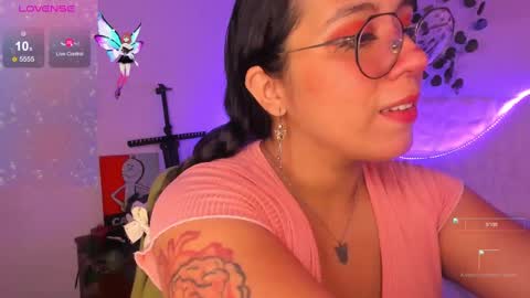 Snapshot of sweet_afrodita777 chatting on 10.25.25 Afrodita online show from 10.25.25