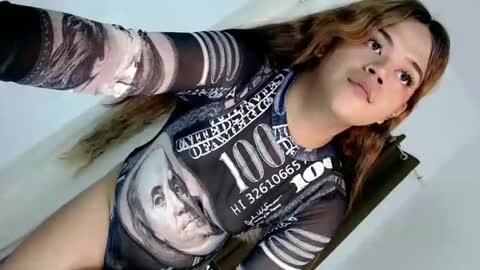 Snapshot of sweet_ahrii chatting on 10.28.25 CLEO online show from 10.28.25