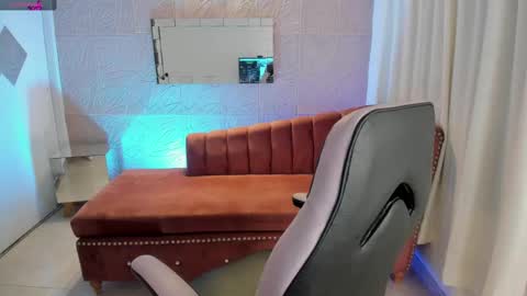 Snapshot of sweet_alice_m chatting on 01.25.25 Alice online show from 01.25.25