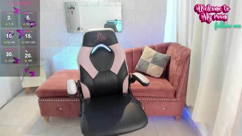 Snapshot of sweet_alice_m chatting on 02.13.25 Alice online show from 02.13.25