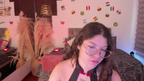 Snapshot of sweet_alicee__ chatting on 06.17.26 Alice online show from 06.17.26