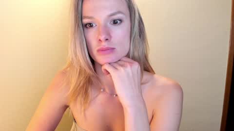 Snapshot of sweet_angel_a chatting on 12.12.24 Ann - your sweet girl online show from 12.12.24