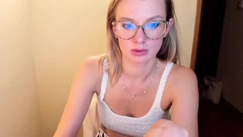 Snapshot of sweet_angel_a chatting on 12.16.24 Ann - your sweet girl online show from 12.16.24