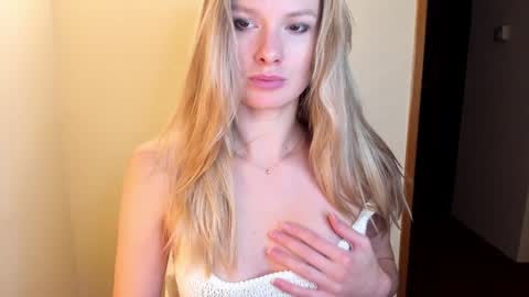 Snapshot of sweet_angel_a chatting on 01.04.25 Ann - your sweet girl online show from 01.04.25