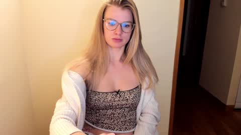 Snapshot of sweet_angel_a chatting on 01.07.25 Ann - your sweet girl online show from 01.07.25