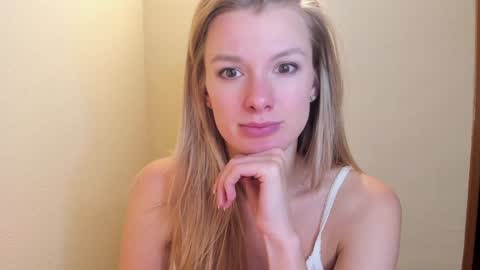 Snapshot of sweet_angel_a chatting on 01.27.25 Ann - your sweet girl online show from 01.27.25