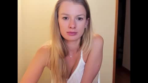 Snapshot of sweet_angel_a chatting on 10.15.25 Ann - your sweet girl online show from 10.15.25