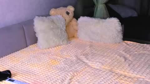 Snapshot of sweet_barbe chatting on 10.27.25 Alice online show from 10.27.25