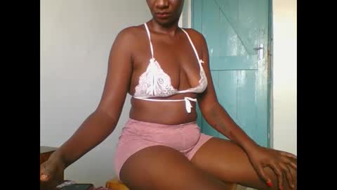 Snapshot of sweet_blackberry93 chatting on 01.13.25 bella online show from 01.13.25