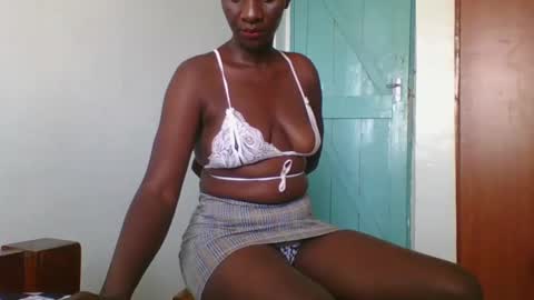 Snapshot of sweet_blackberry93 chatting on 01.16.25 bella online show from 01.16.25