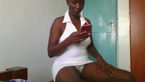 Snapshot of sweet_blackberry93 chatting on 02.03.25 bella online show from 02.03.25