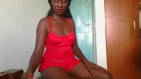 Snapshot of sweet_blackberry93 chatting on 02.13.25 bella online show from 02.13.25