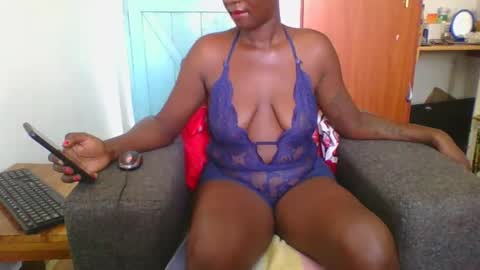 Snapshot of sweet_blackberry93 chatting on 02.26.25 bella online show from 02.26.25