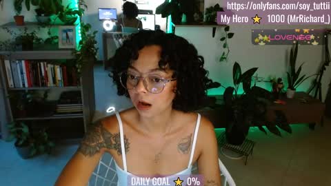 Snapshot of sweet_bluee chatting on 05.23.26 Tutti online show from 05.23.26