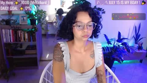 Snapshot of sweet_bluee chatting on 05.31.26 Tutti online show from 05.31.26