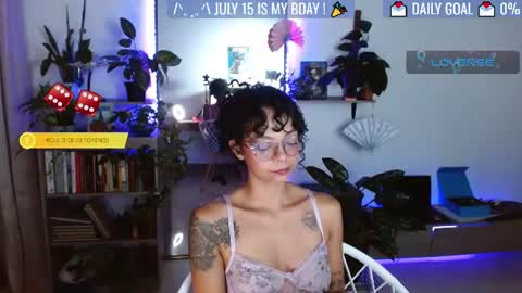 Snapshot of sweet_bluee chatting on 06.23.26 Tutti online show from 06.23.26