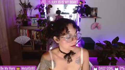 Snapshot of sweet_bluee chatting on 06.27.26 Tutti online show from 06.27.26