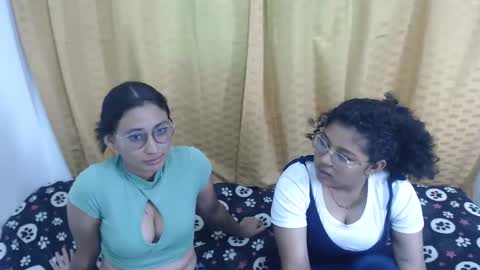 Snapshot of sweet_body69 chatting on 10.19.25 daisy and sweet online show from 10.19.25
