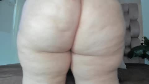 Snapshot of sweet_booty1 chatting on 10.24.25 Chelsy online show from 10.24.25