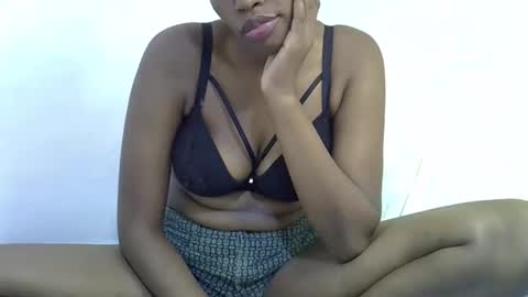 Snapshot of sweet_brown9 chatting on 09.18.25 sweet_brown9 online show from 09.18.25