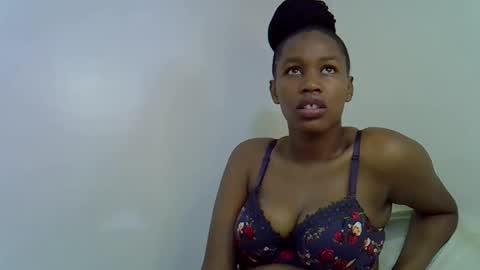 Snapshot of sweet_brown9 chatting on 09.22.25 sweet_brown9 online show from 09.22.25