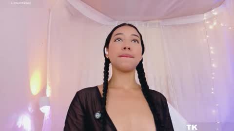 Snapshot of sweet_carine chatting on 03.04.26 camil online show from 03.04.26