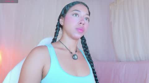 Snapshot of sweet_carine chatting on 06.10.26 camil online show from 06.10.26