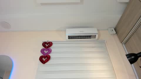 Snapshot of sweet_couples1 chatting on 12.17.24 sweet_couples1 online show from 12.17.24