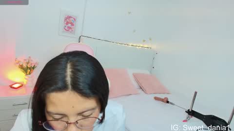 sweet_dania_ online show from 09.18.25