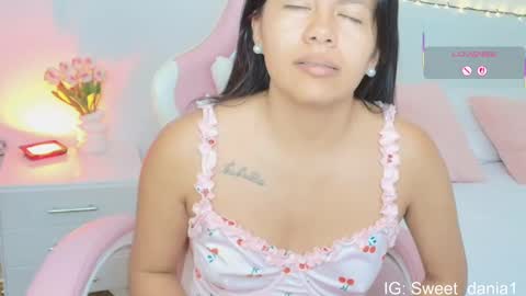 Snapshot of sweet_dania_ chatting on 10.02.25 sweet_dania_ online show from 10.02.25