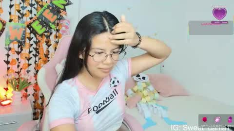 Snapshot of sweet_dania_ chatting on 10.23.25 sweet_dania_ online show from 10.23.25