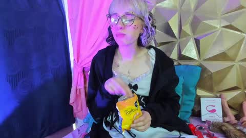  emmili  online show from 12.10.24