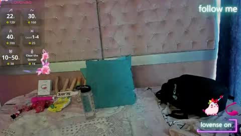 Snapshot of sweet_emmili chatting on 05.12.26 emmili online show from 05.12.26
