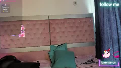 Snapshot of sweet_emmili chatting on 05.19.26 emmili online show from 05.19.26