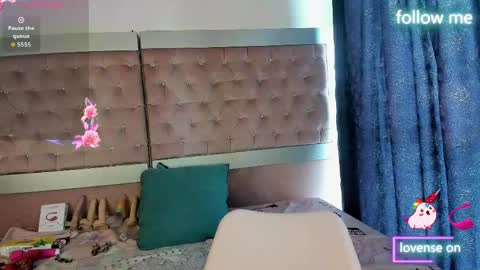 Snapshot of sweet_emmili chatting on 05.26.26 emmili online show from 05.26.26