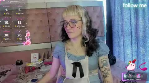 Snapshot of sweet_emmili chatting on 06.05.26 emmili online show from 06.05.26