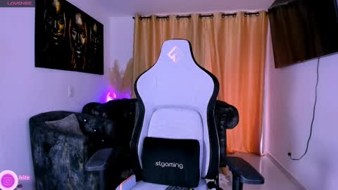 Snapshot of sweet_falon chatting on 10.04.25 Sweet Fhalon online show from 10.04.25