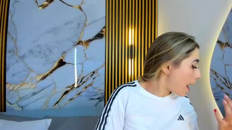 sweet_flame_ online show from 10.04.25