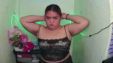 Snapshot of sweet_frex123 chatting on 10.06.25 sweet_frex123 online show from 10.06.25