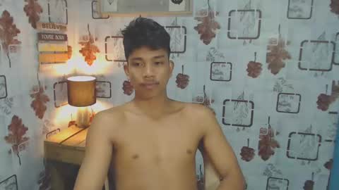 Snapshot of sweet_guyxx chatting on 02.26.25 sweet_guyxx online show from 02.26.25