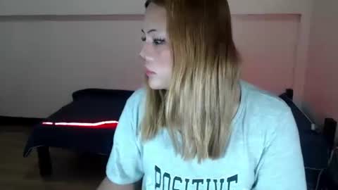 sophia daisy  online show from 10.19.25